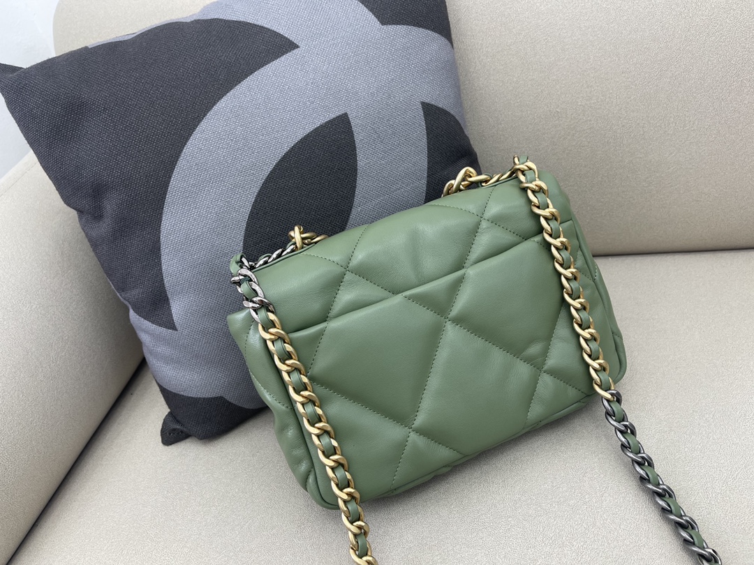 Lambskin 19 Handbag Flap Bag AS1160 Grass Green